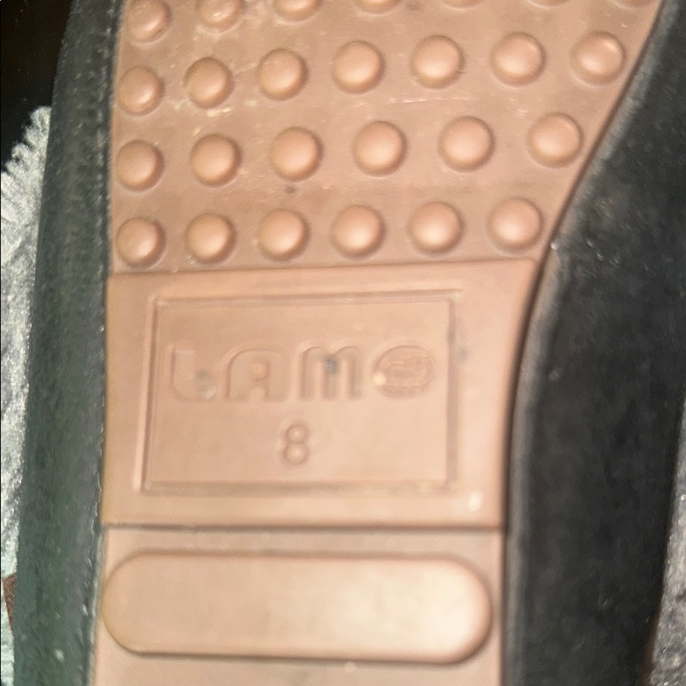 Gently worn. Lamo Black and Gray Moccasin Slippers Size 8 - Picture 7 of 7